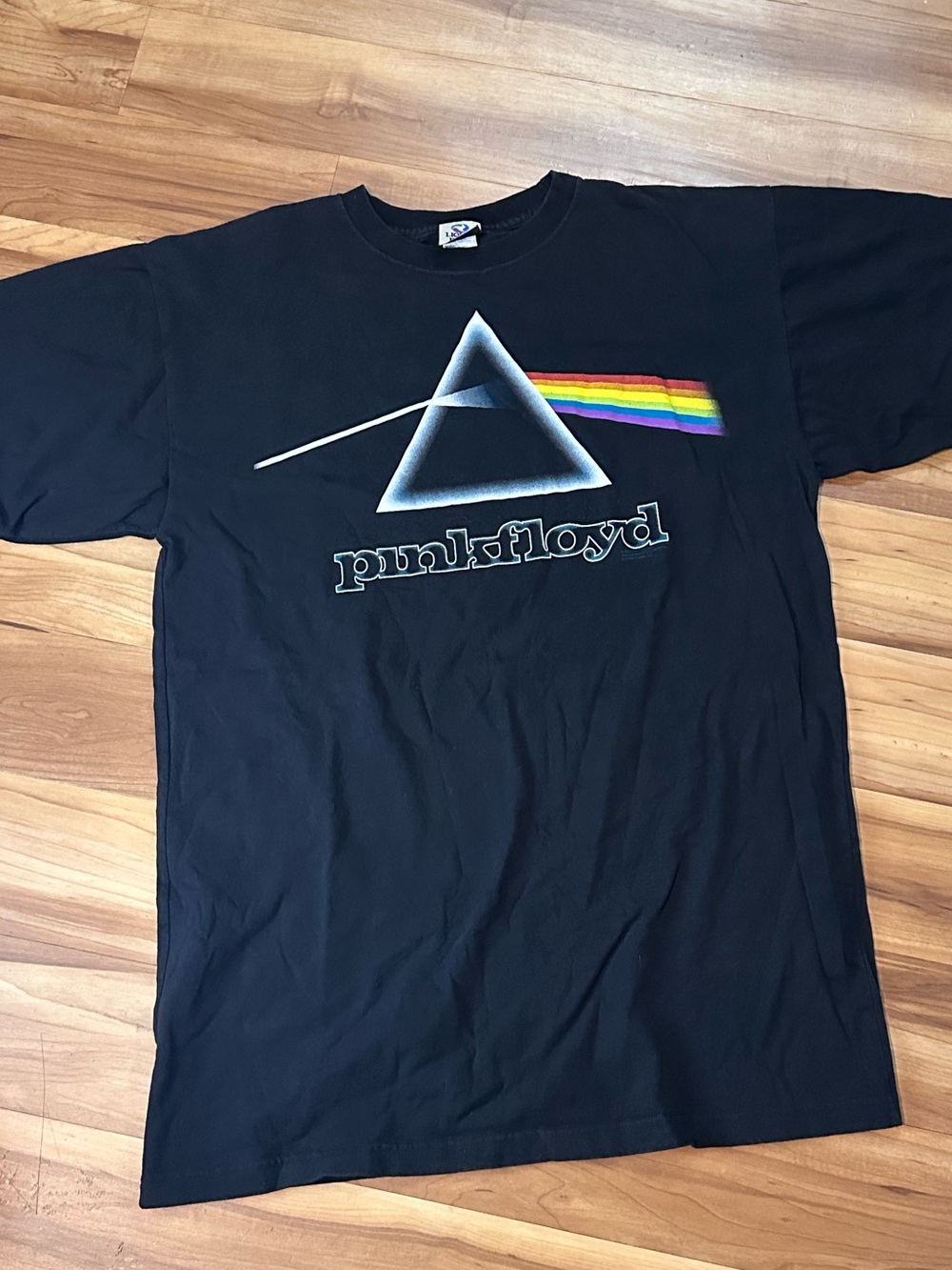 Liquid Blue NWOT Pink Floyd 2005 Prism Rainbow Band T-Shirt